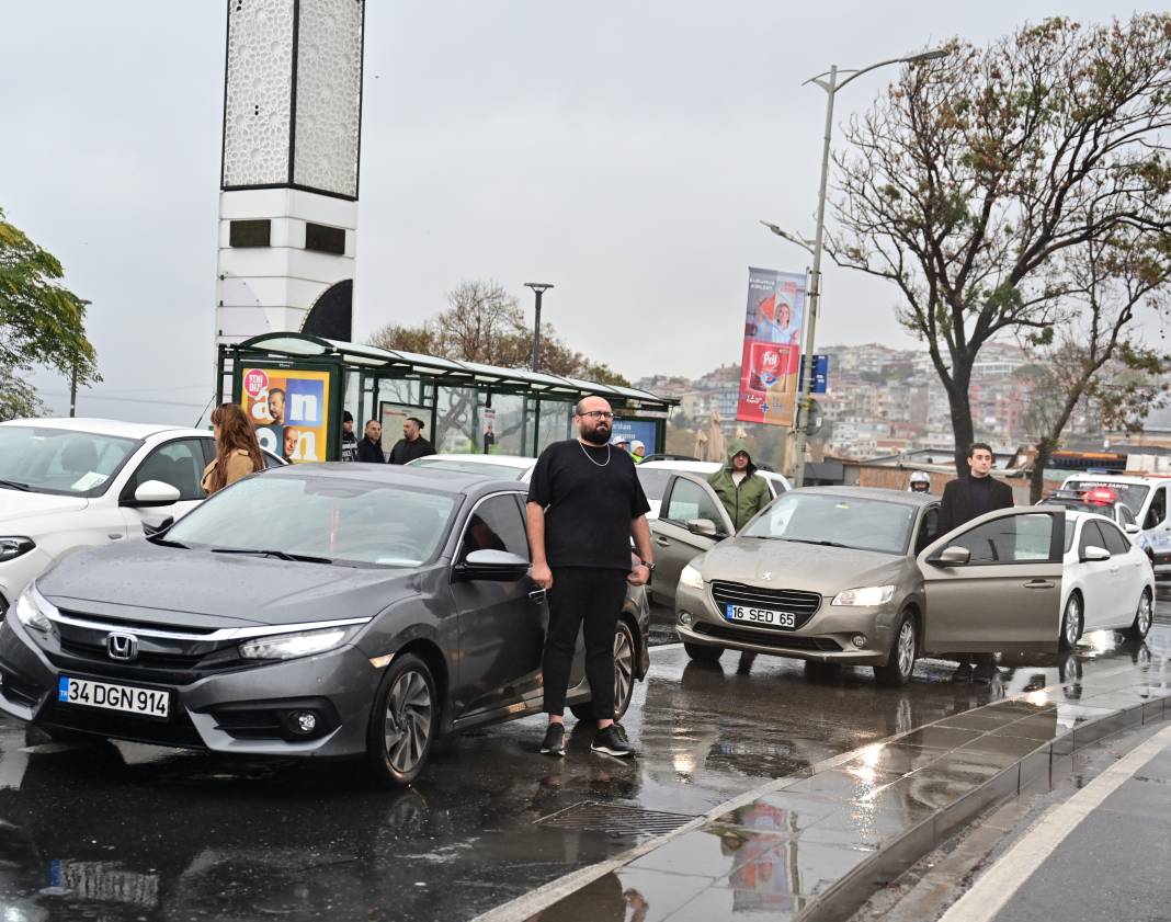 Atatürk’ü minnetle anıyoruz! Türkiye’de saat 9’u 5’geçe hayat durdu 35